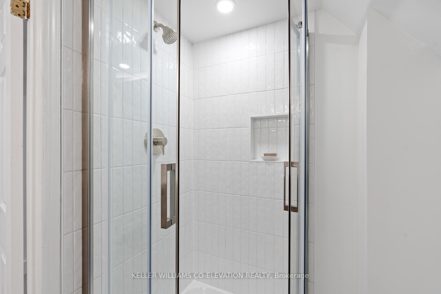 930 Manning Avenue photo 35