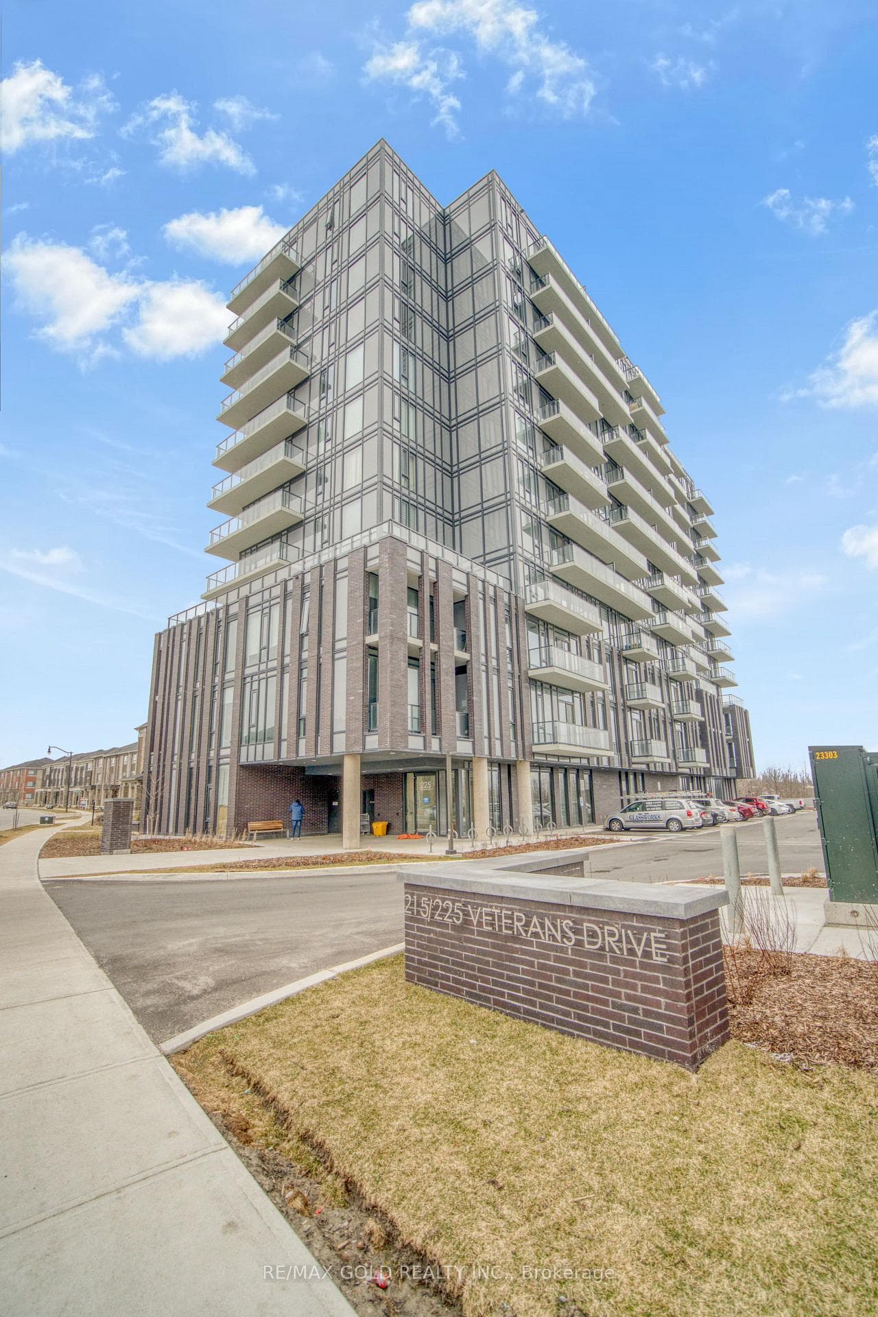 225 Veterans Drive Unit 201 photo 34