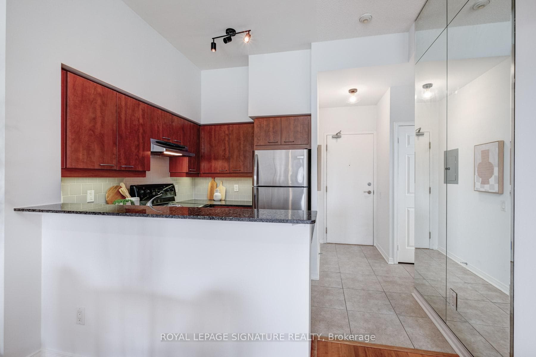 481 Rosewell Avenue Unit 511 photo 3