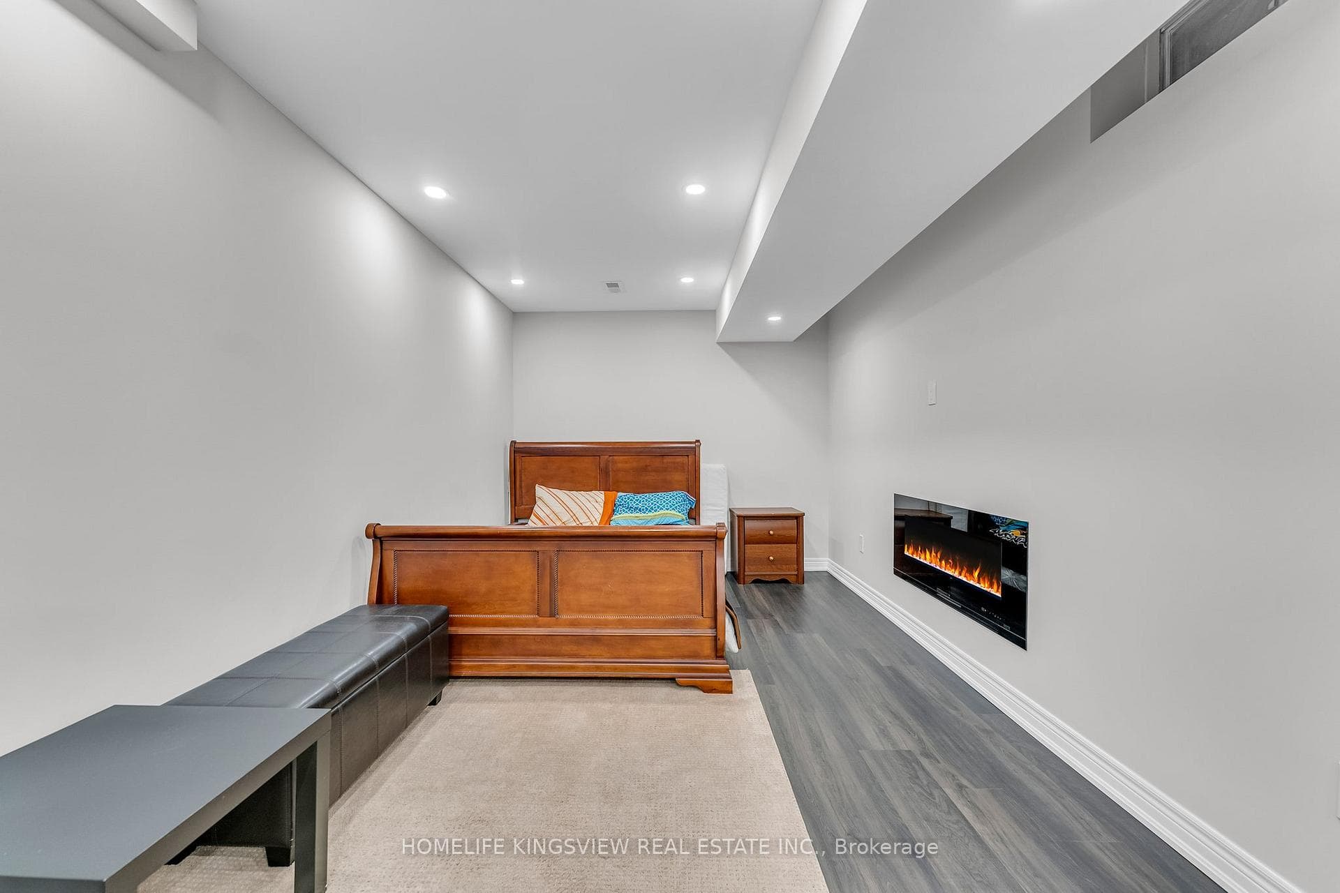 66 Waterbury Street photo 34