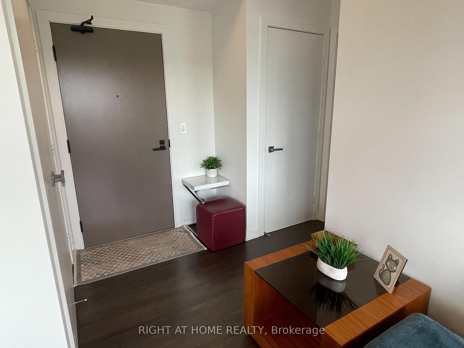 223 St Clair Avenue Unit 1004 photo 4