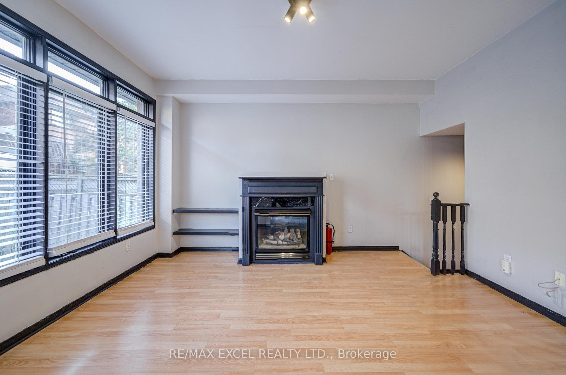 113 Brock Avenue photo 16