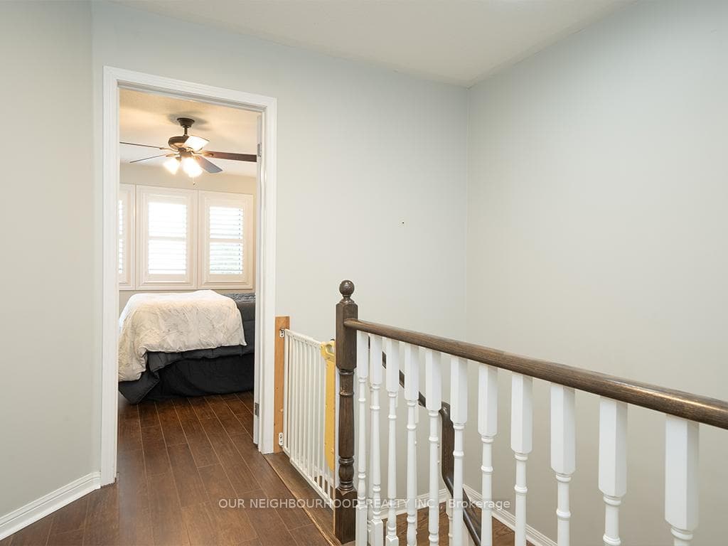 9 Regatta Crescent photo 15