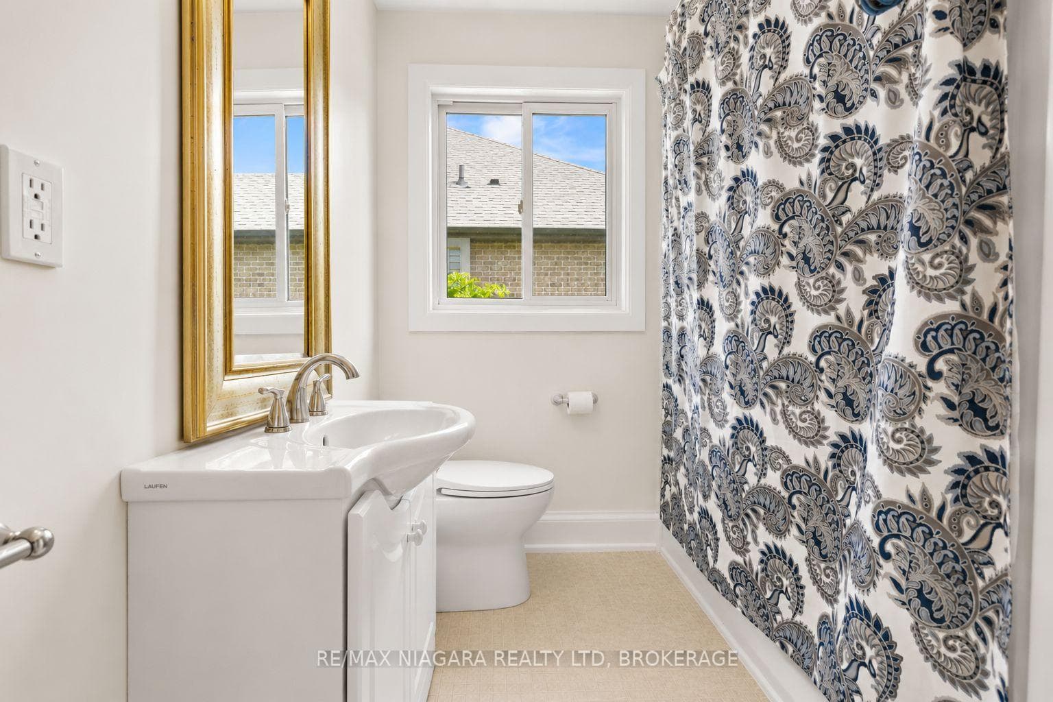 611 Victoria Street photo 30