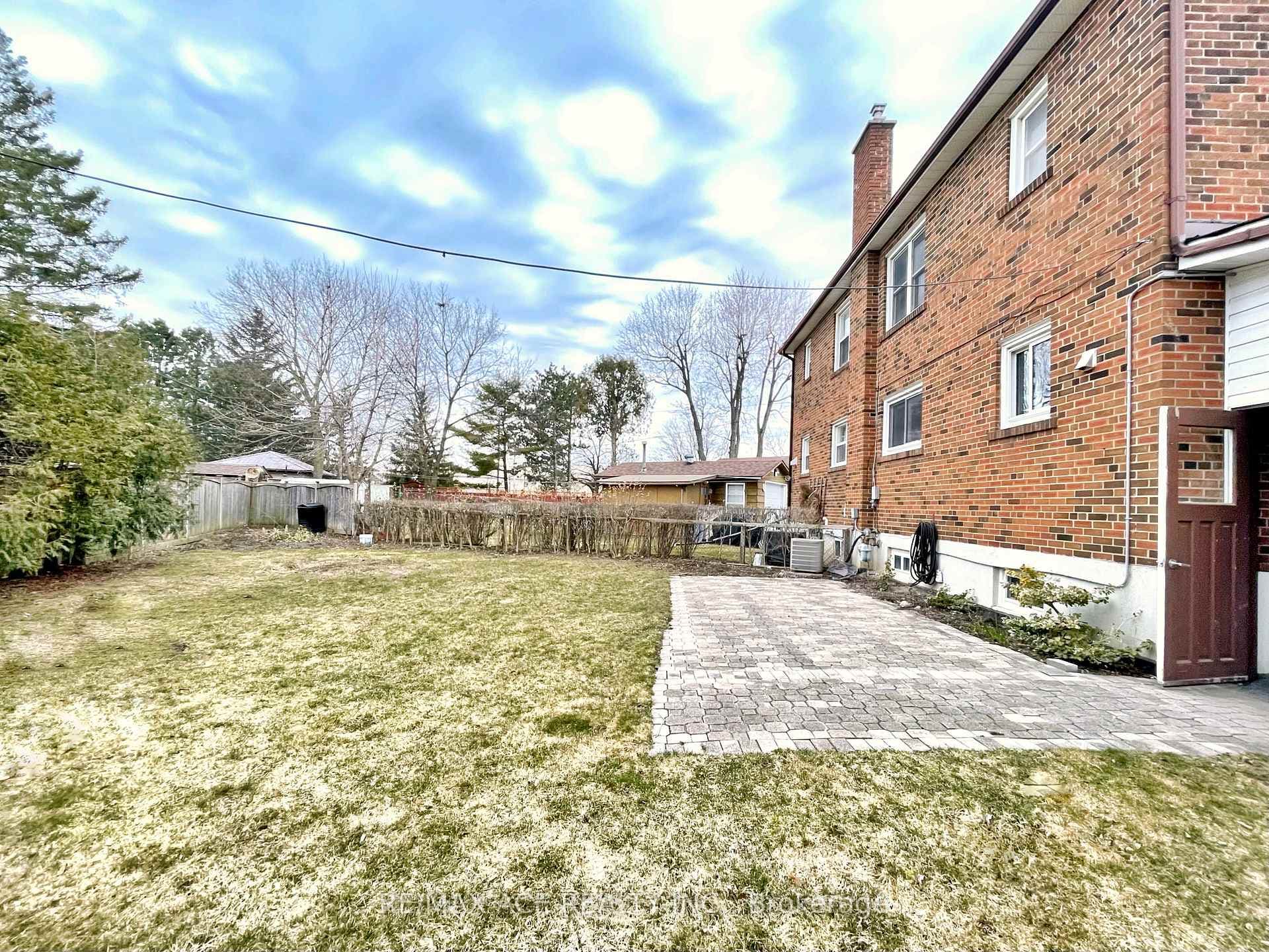 208 Zelda Crescent Unit whole photo 36