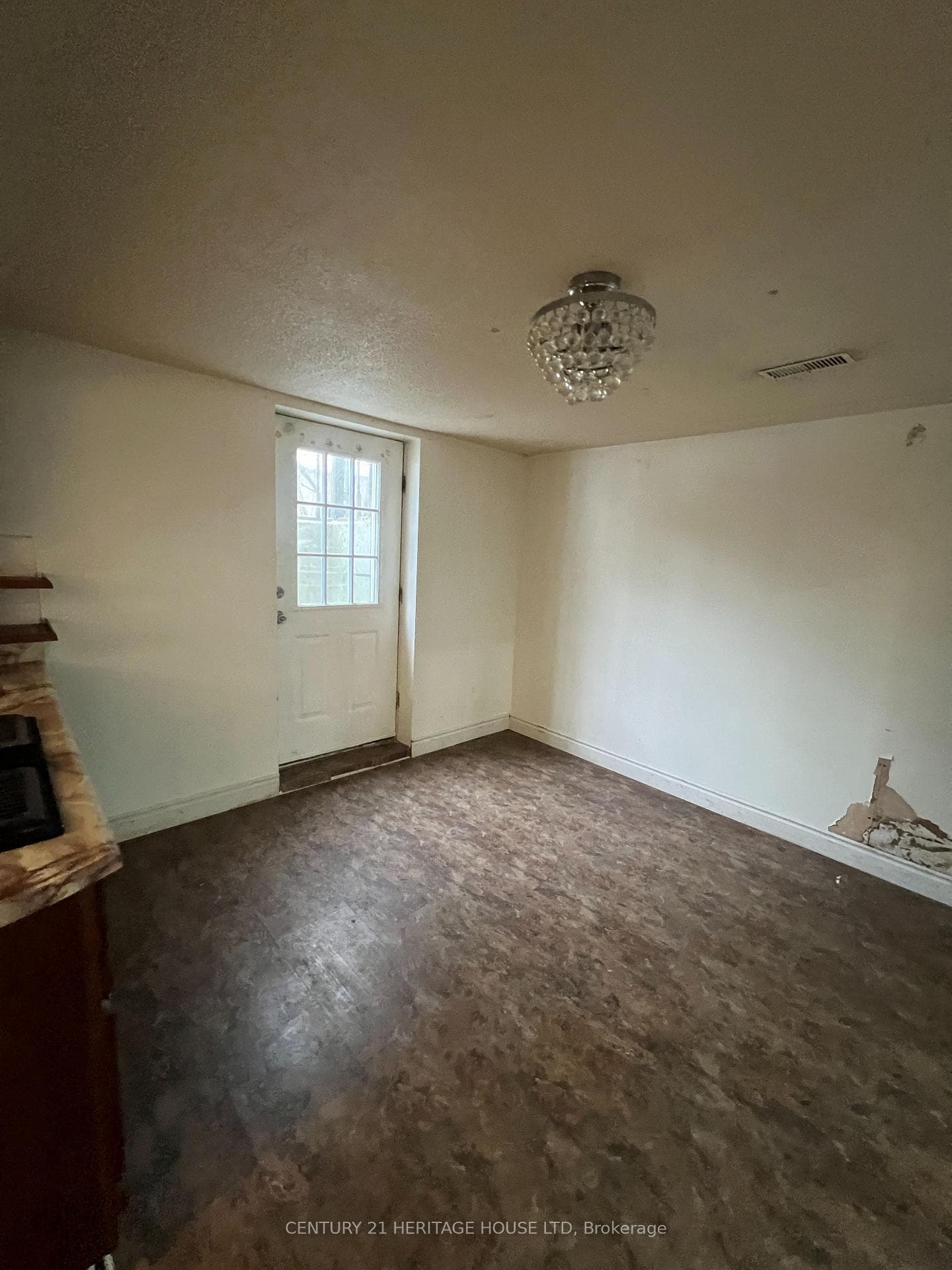 310 Elliott Street photo 18