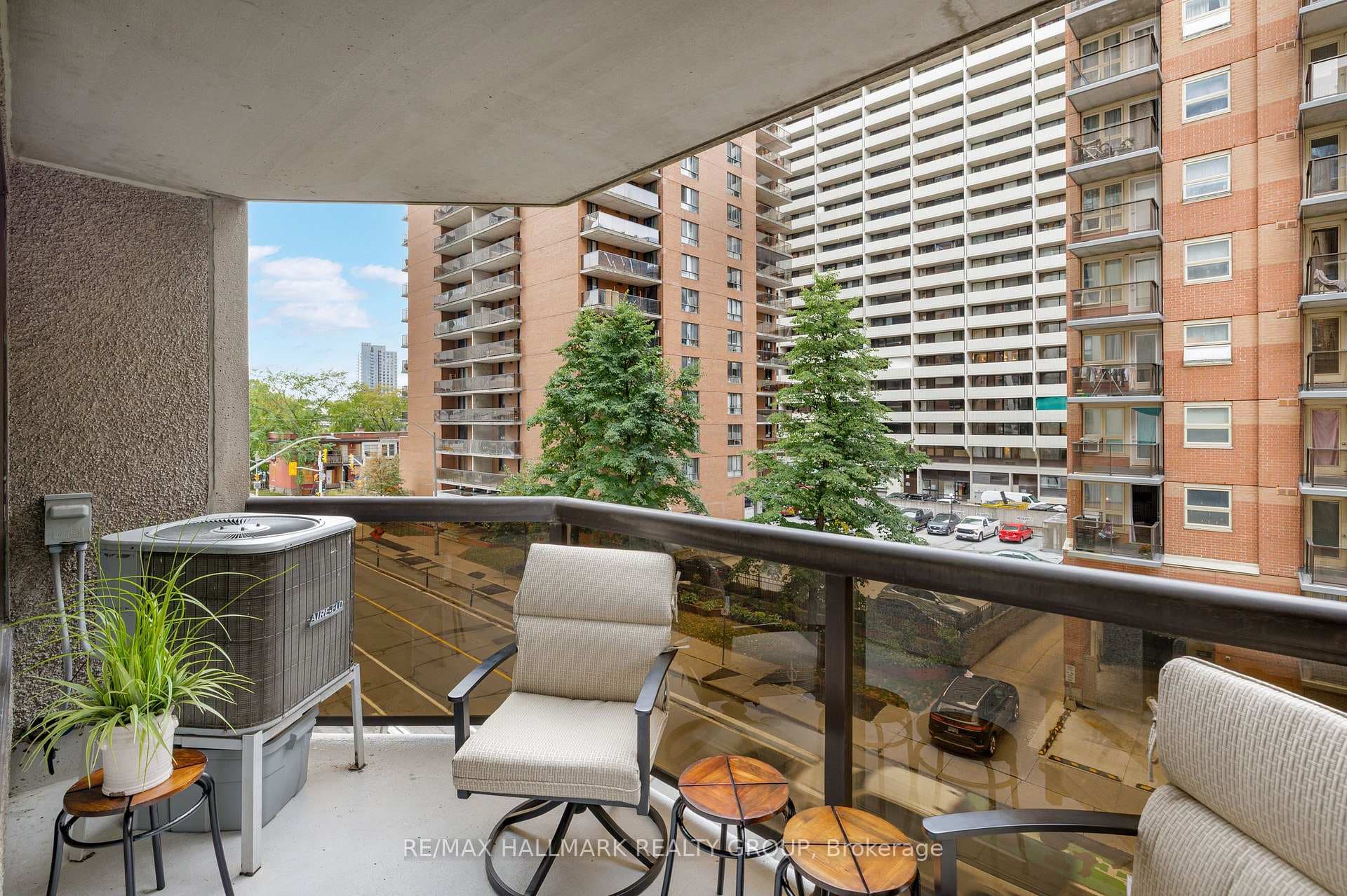 470 Laurier Avenue Unit 402 photo 25
