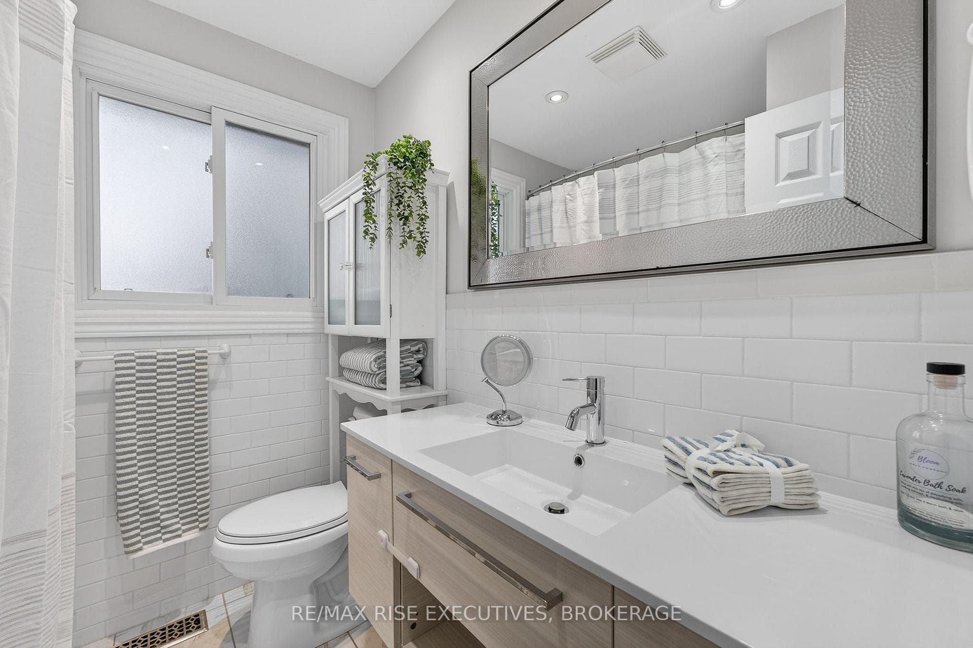821 Mona Drive photo 21