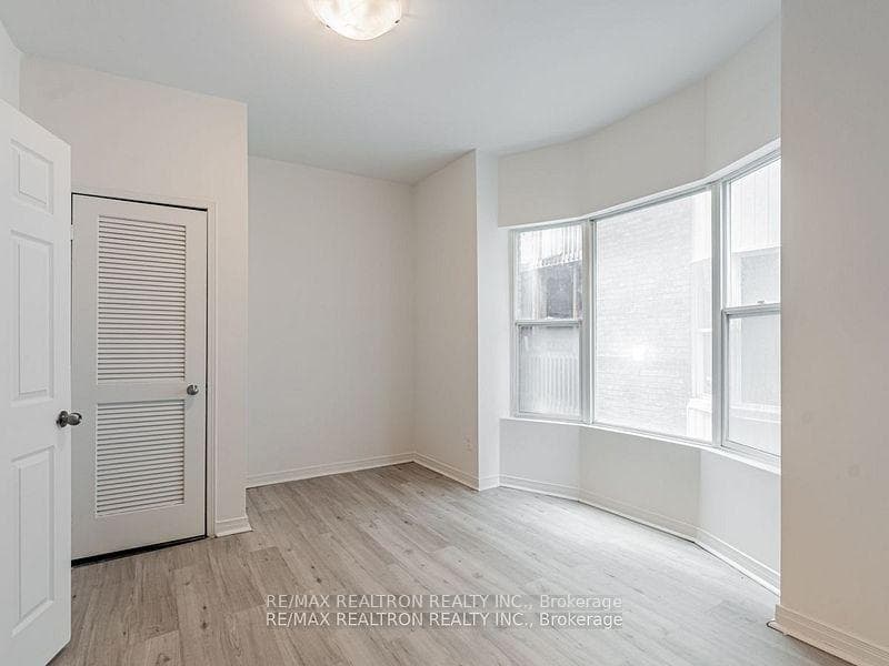 414 Jarvis Street Unit 104 photo 9