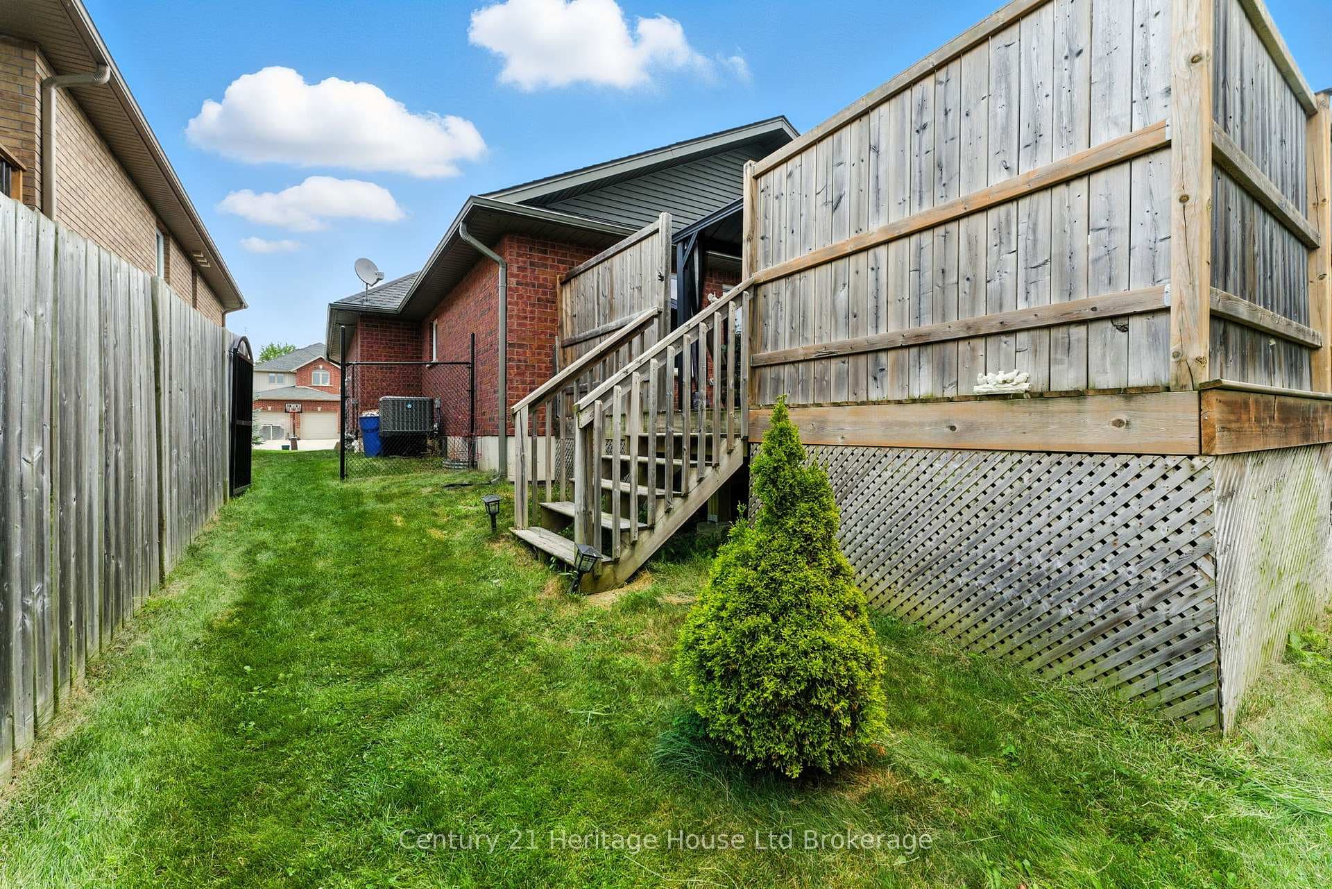 107 Applewood Street photo 41