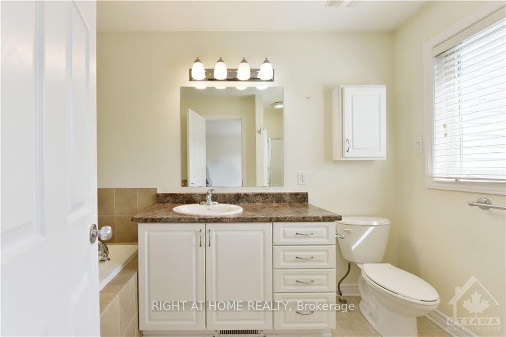 226 HUNTERBROOK Street photo 16