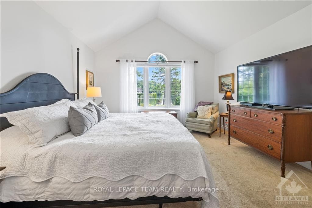 7009 RIDEAU VALLEY Drive photo 14