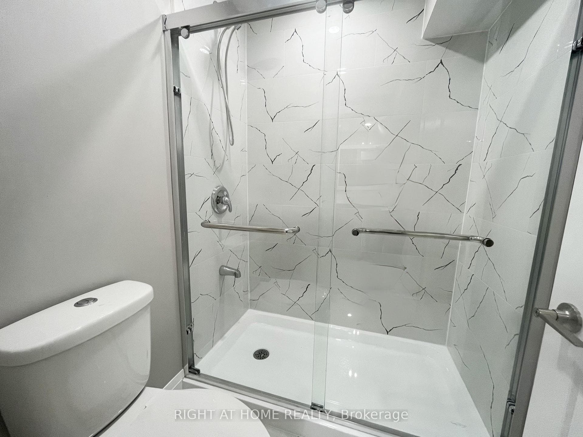 686 Hammond Street photo 9