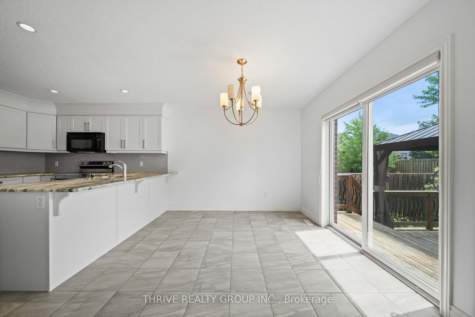 665 Tennent Avenue photo 9