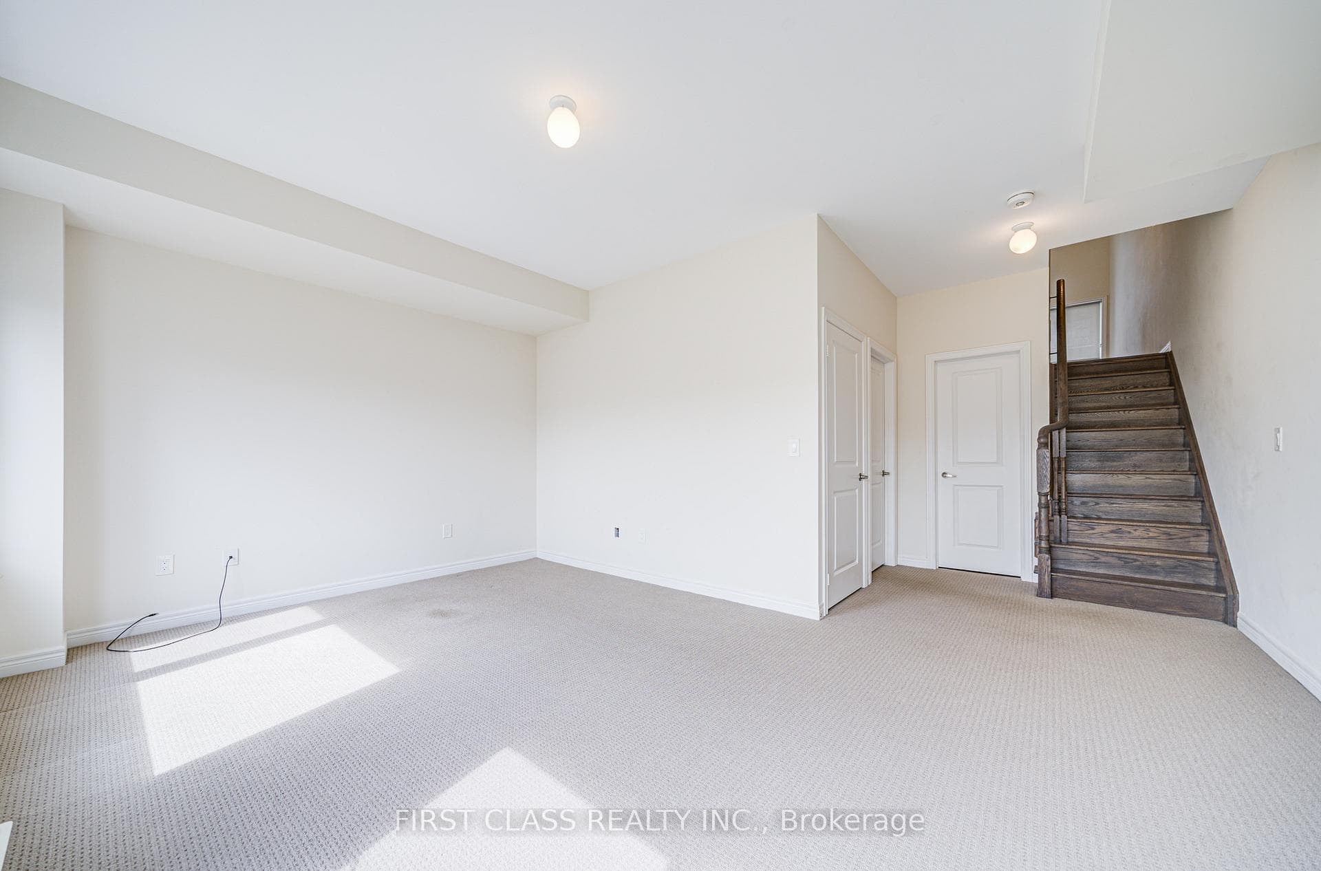 25 Laskin Drive photo 8