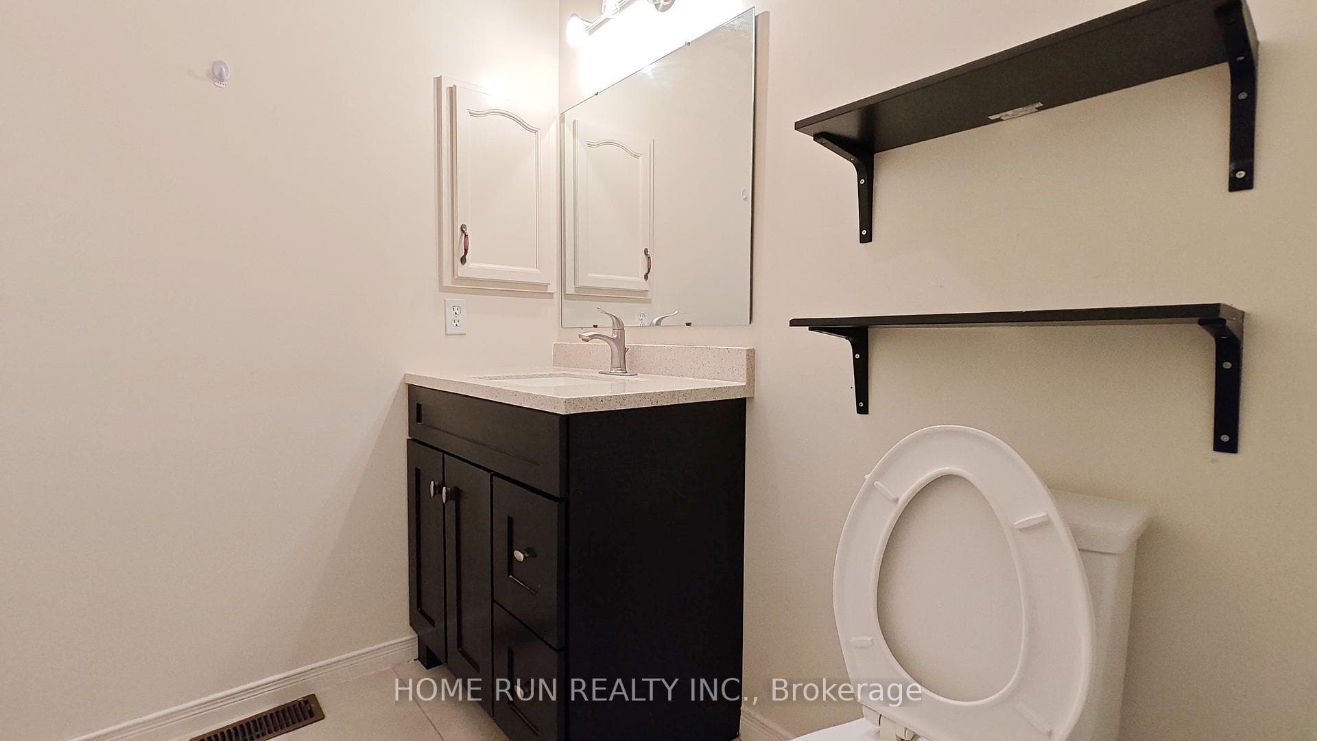152 Thornbury Crescent photo 31