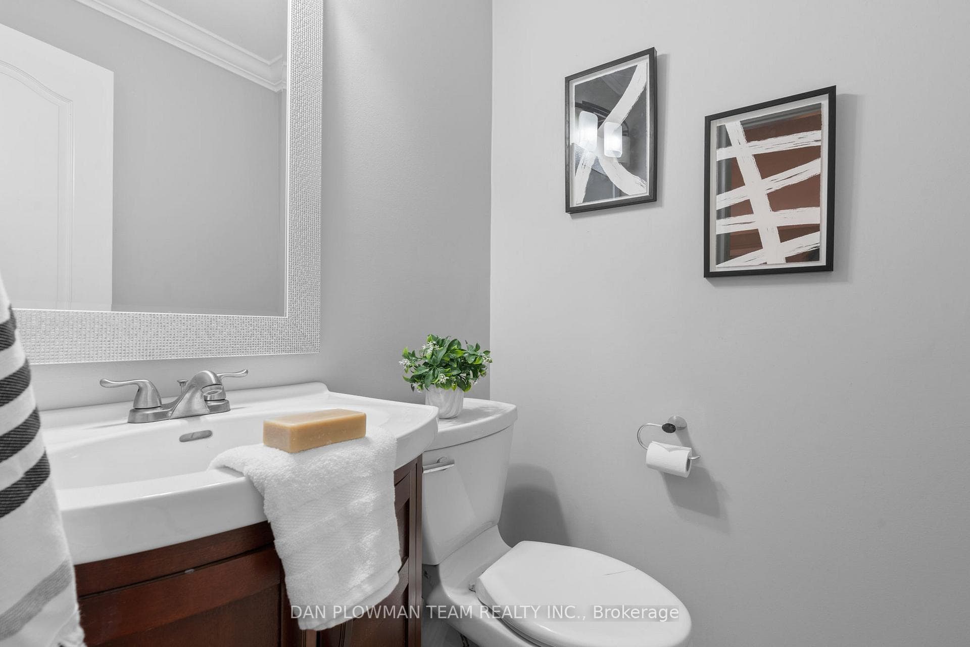 8 Longfellow Court photo 17