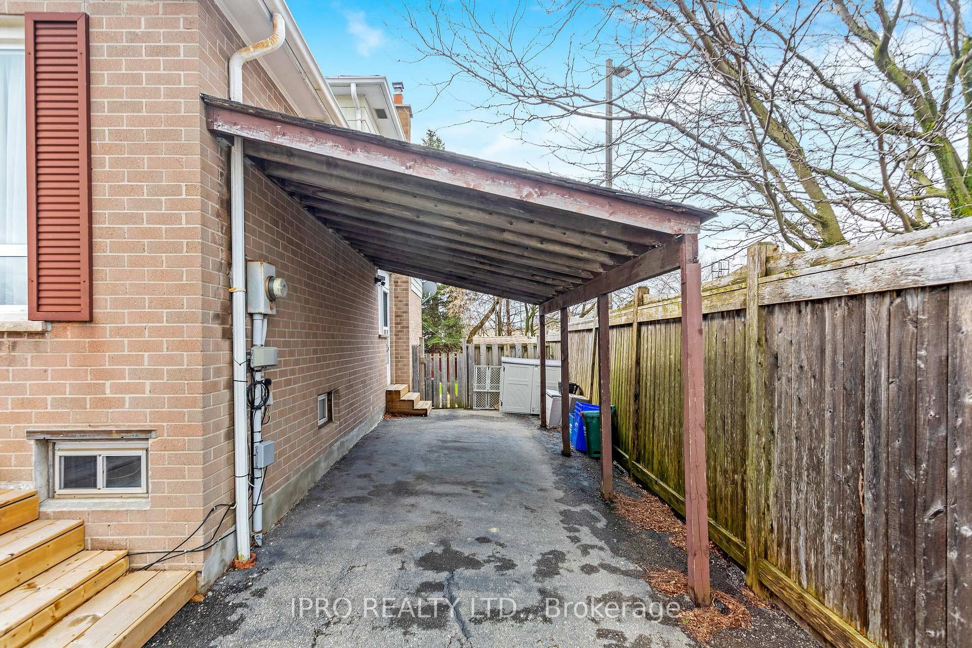 376 Guelph Street photo 3