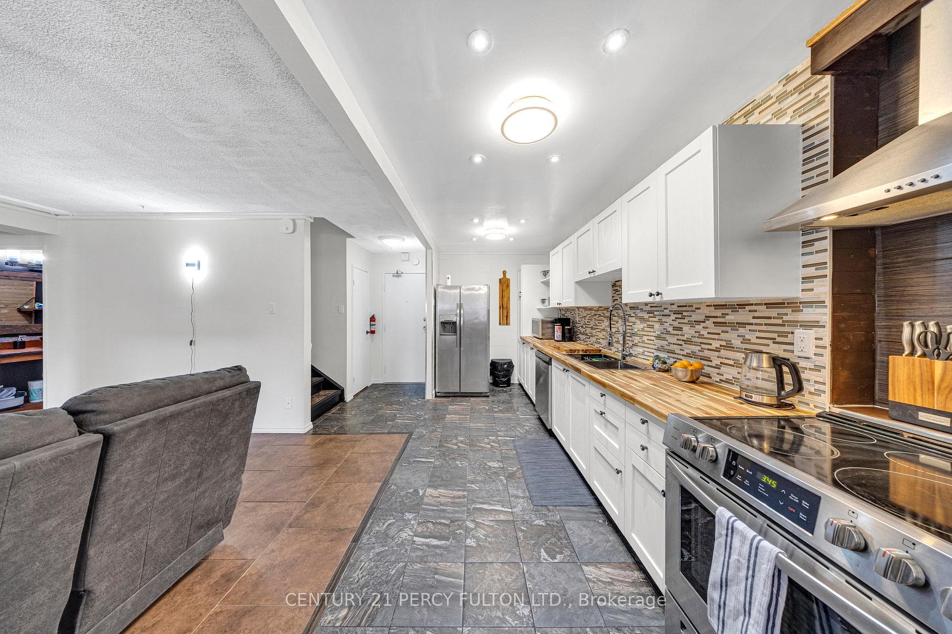 4062 Lawrence Avenue Unit 204 photo 9