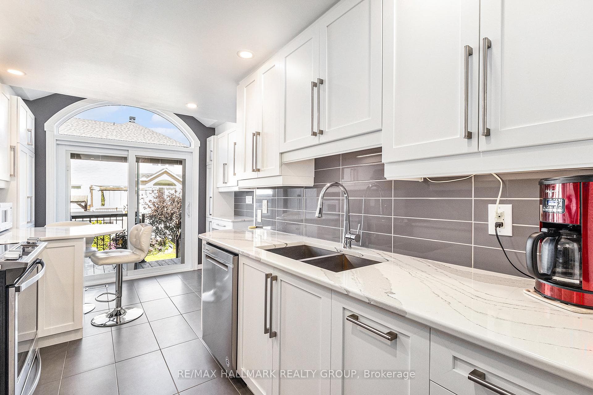 1019 Candlewood Street photo 4