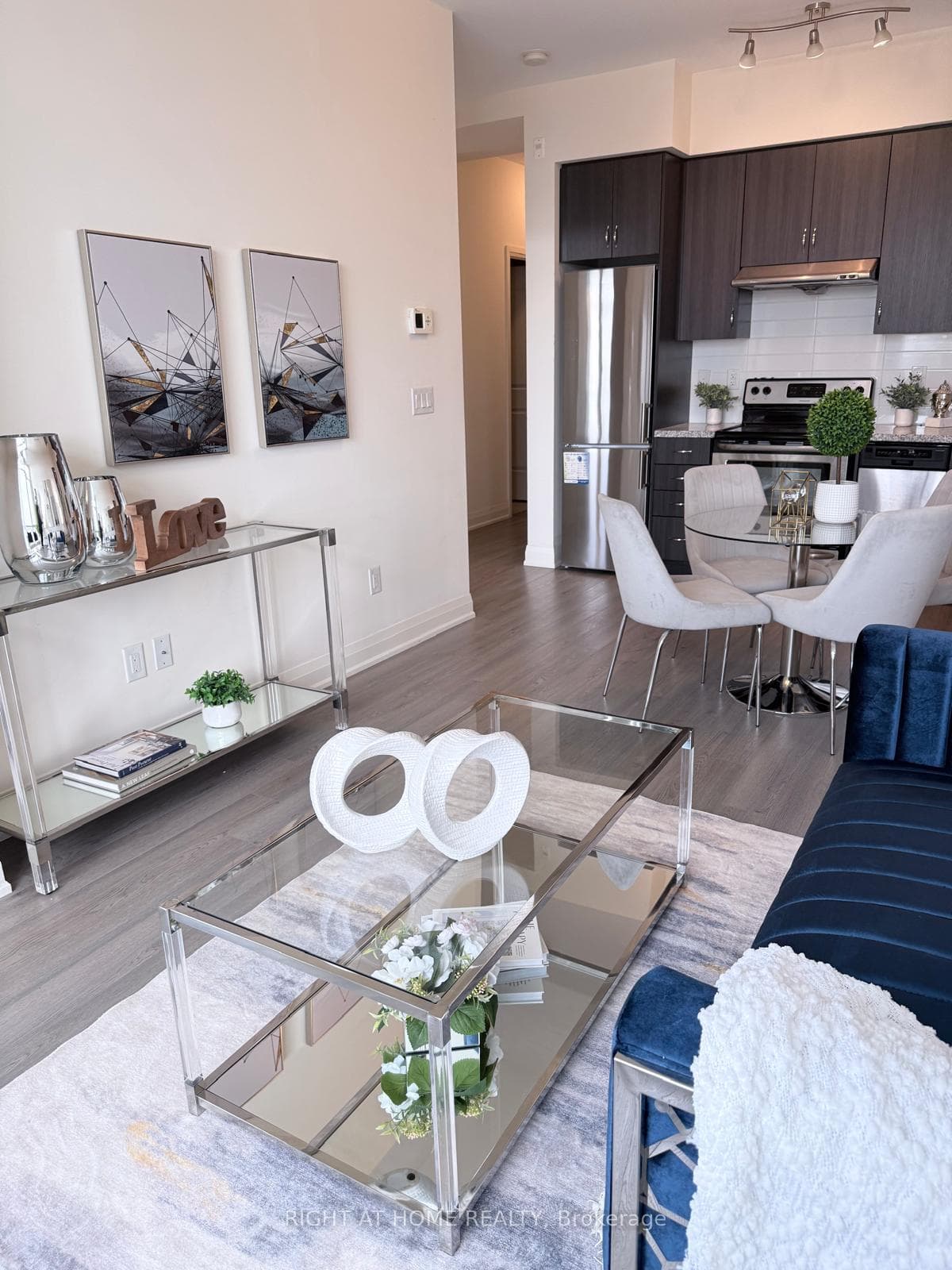 Kitchen / Dinning / Living