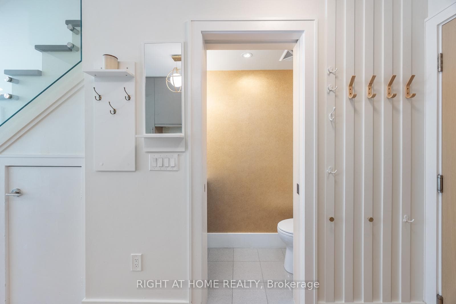 39 Queens Quay Unit 129 photo 18