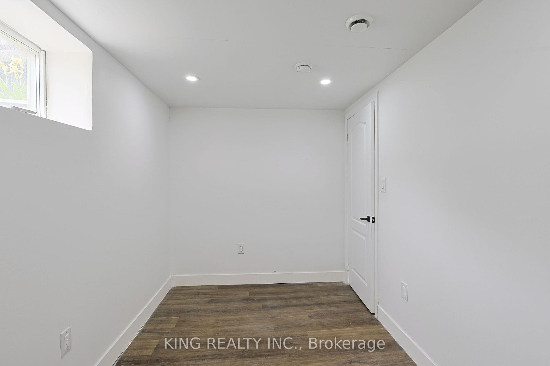 54 Tweedsmuir Avenue photo 41