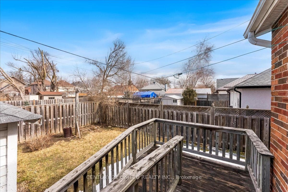 590 Douglas Avenue photo 24