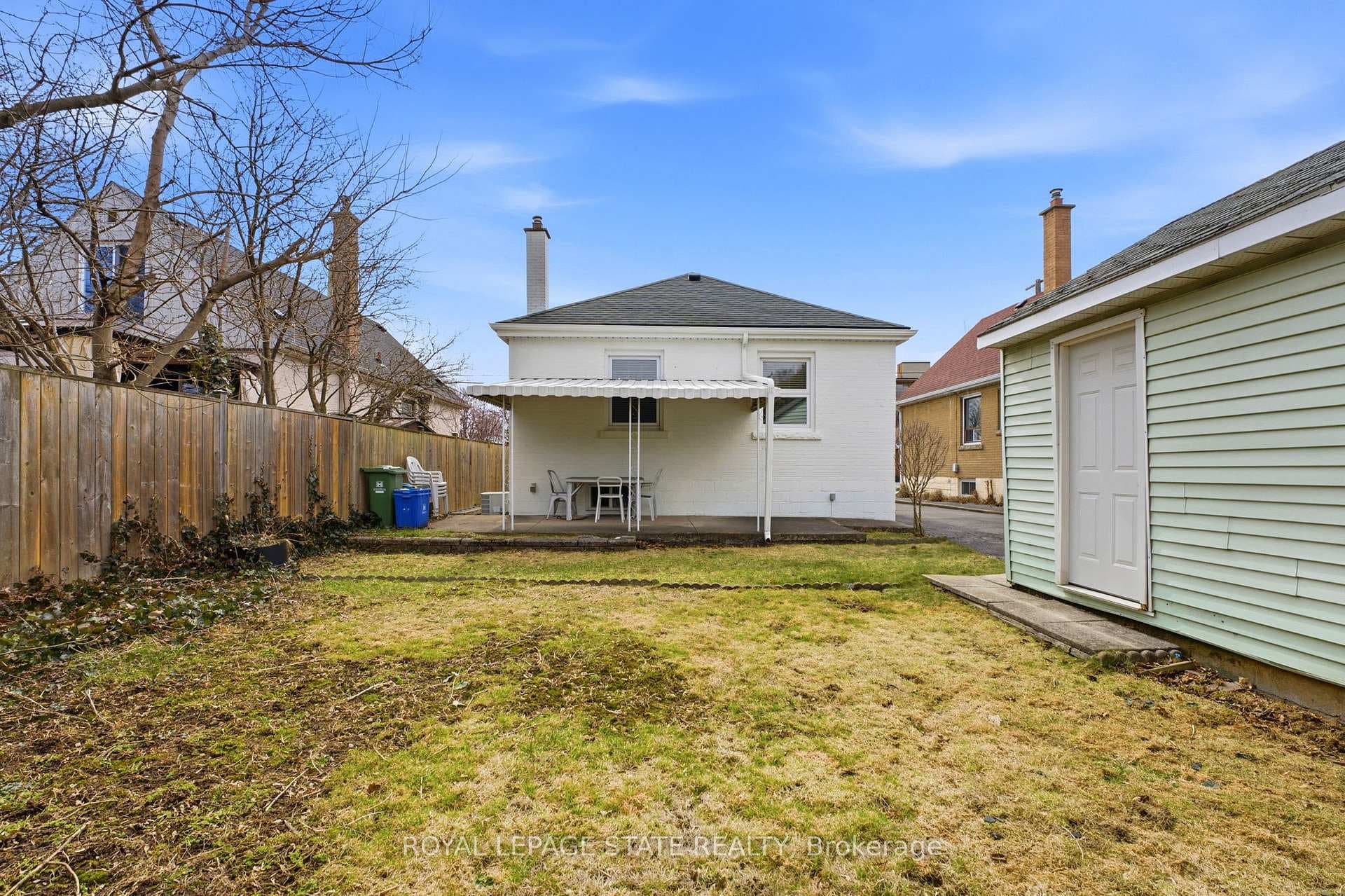 957 Queensdale Avenue photo 26