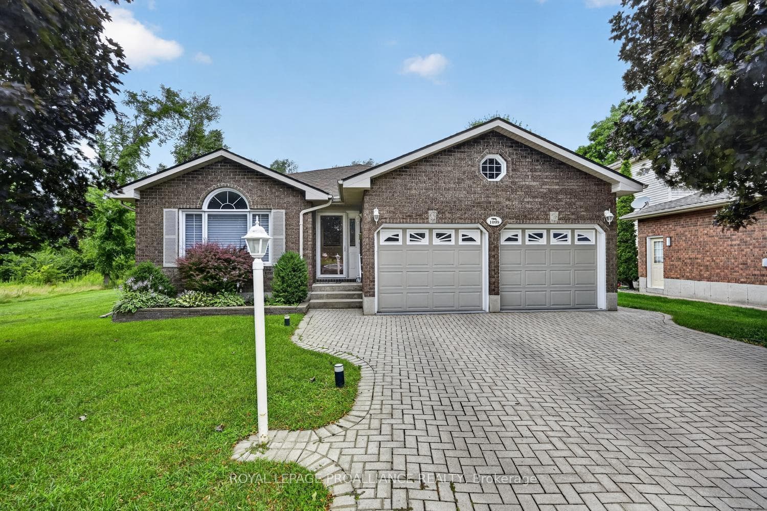 1099 Bridlewood Drive photo 1