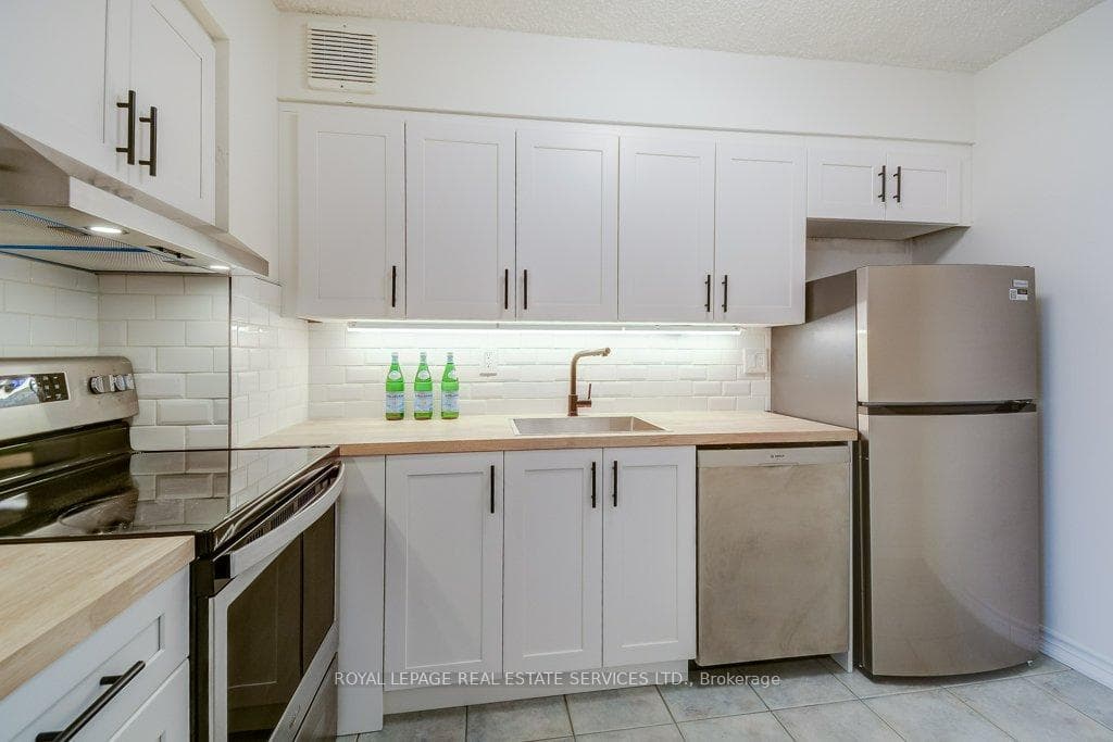 212 Kerr Street Unit 907 photo 14