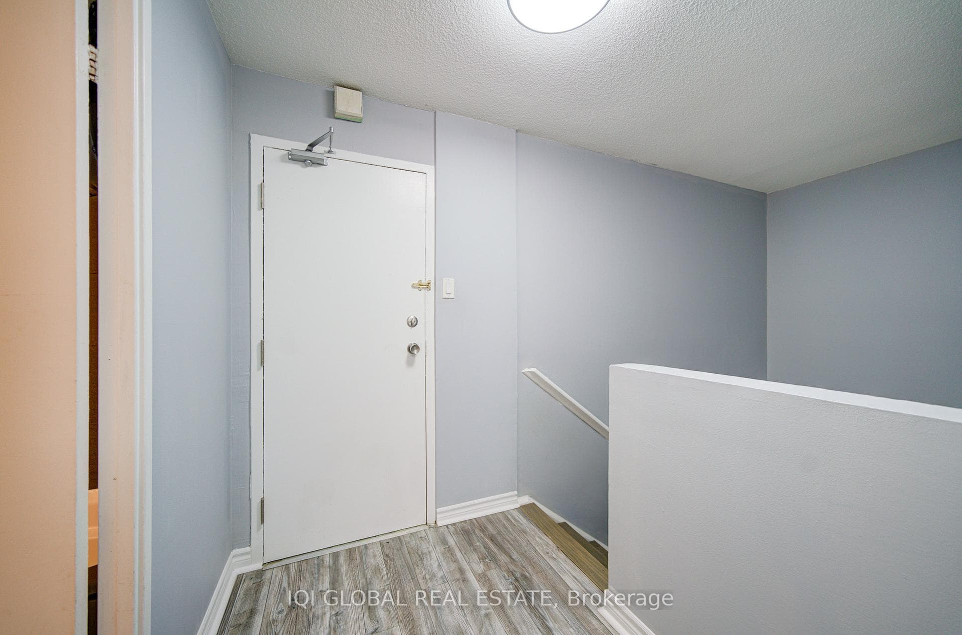 4062 Lawrence Avenue Unit 107 photo 29