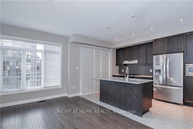 Kitchen & Dining