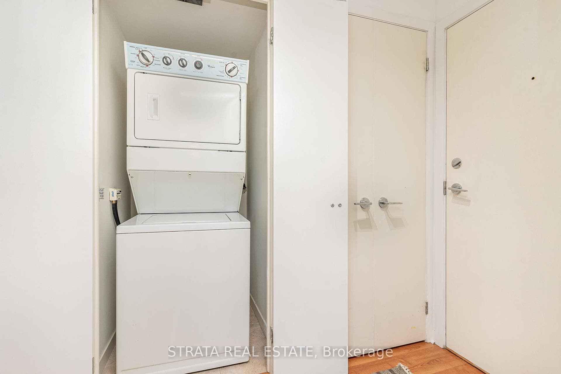 76 Shuter Street Unit 605 photo 15