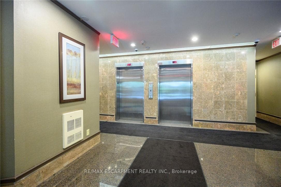 67 Caroline Street Unit 1801 photo 23
