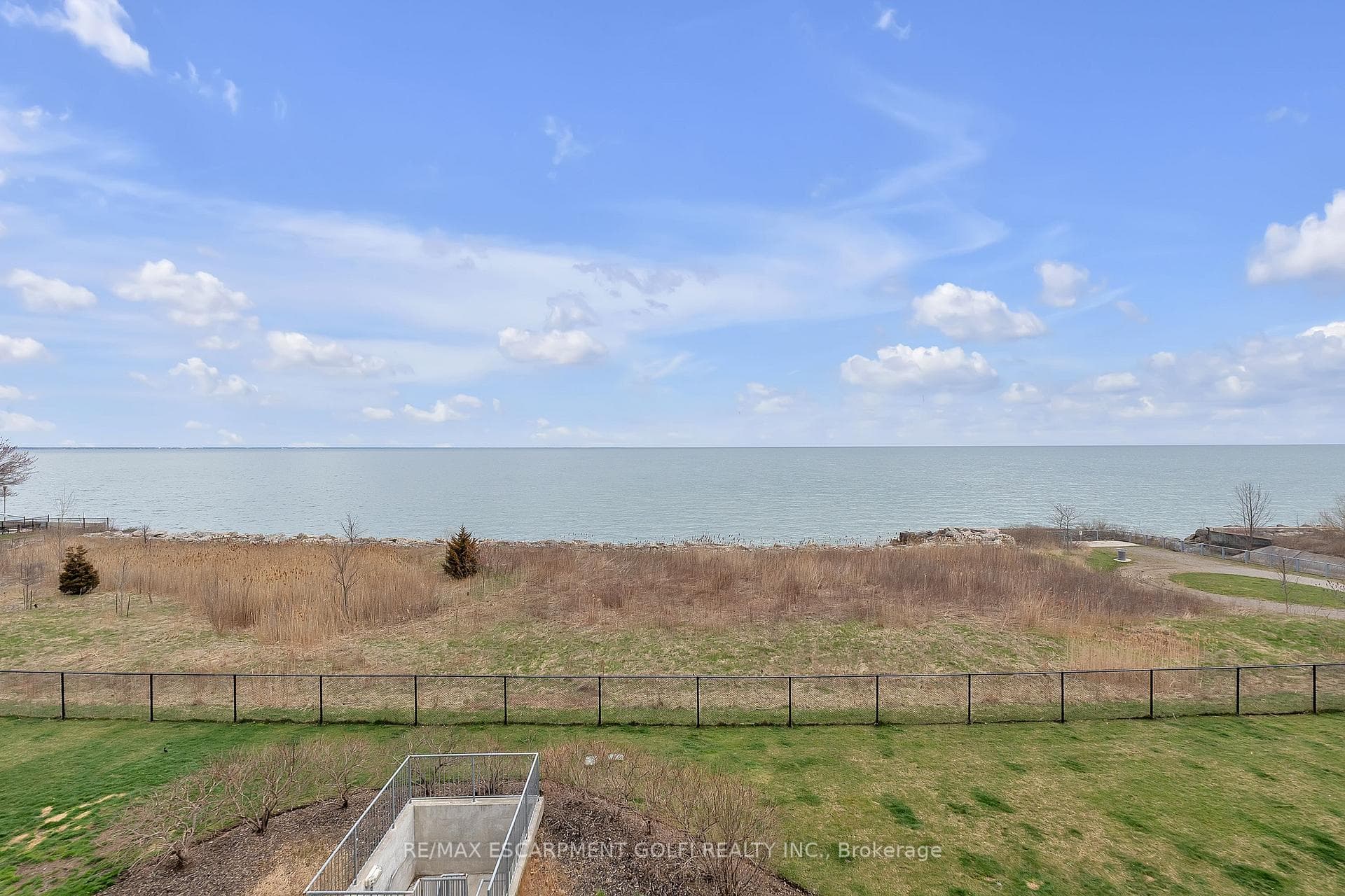 35 Southshore Crescent Unit 303 photo 2