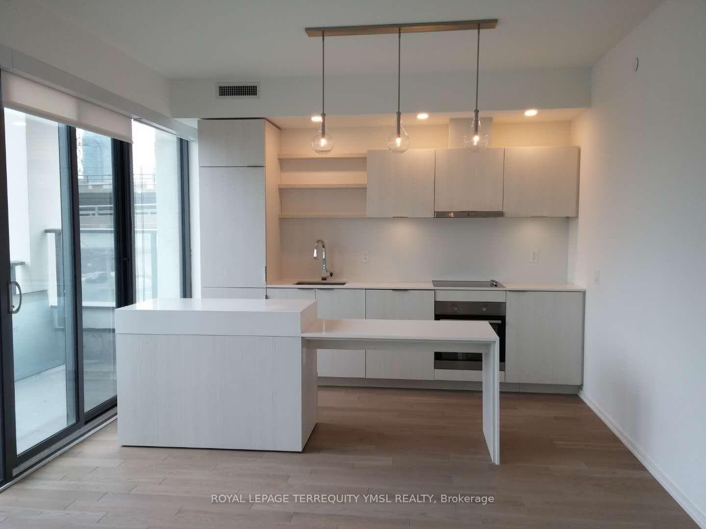 Kitchen w/ island