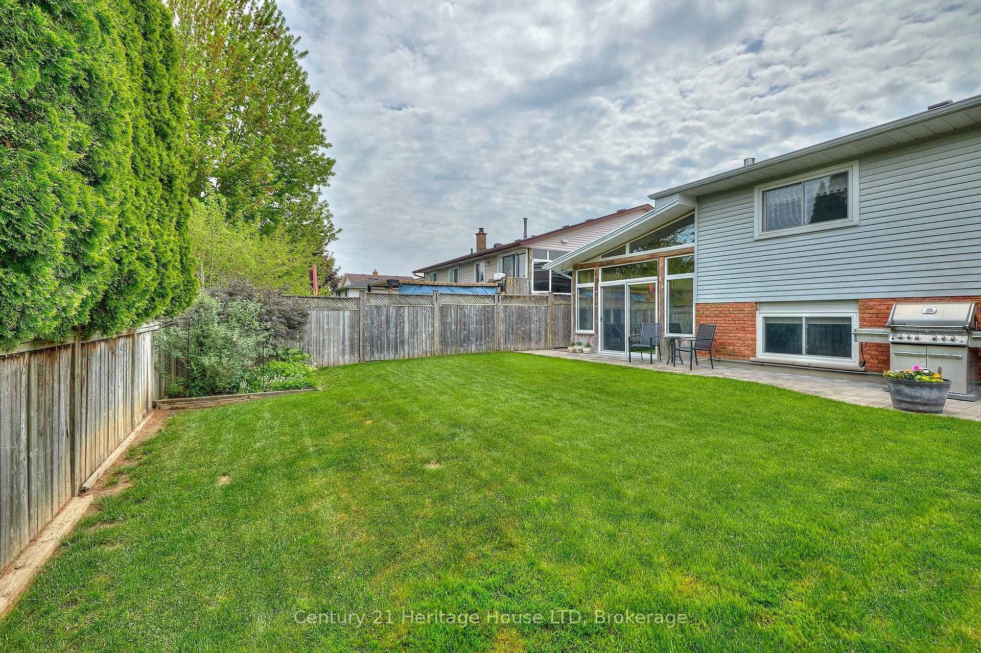 7 HUNTINGTON Lane photo 38