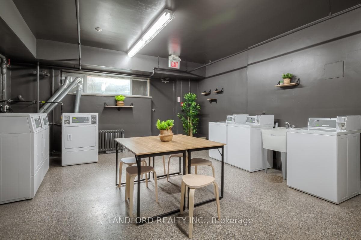 420 Eglinton Avenue Unit 102 photo 19