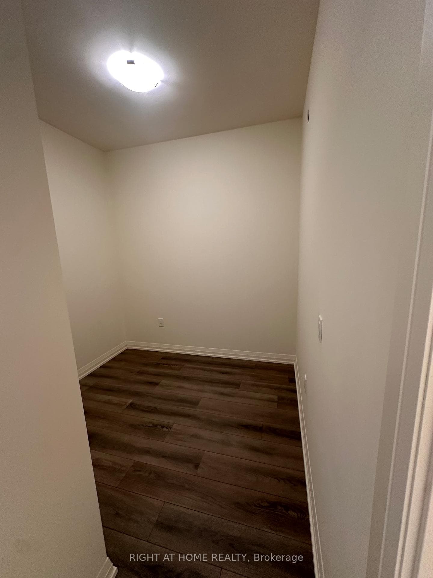8960 Jane Street Unit 209 photo 7