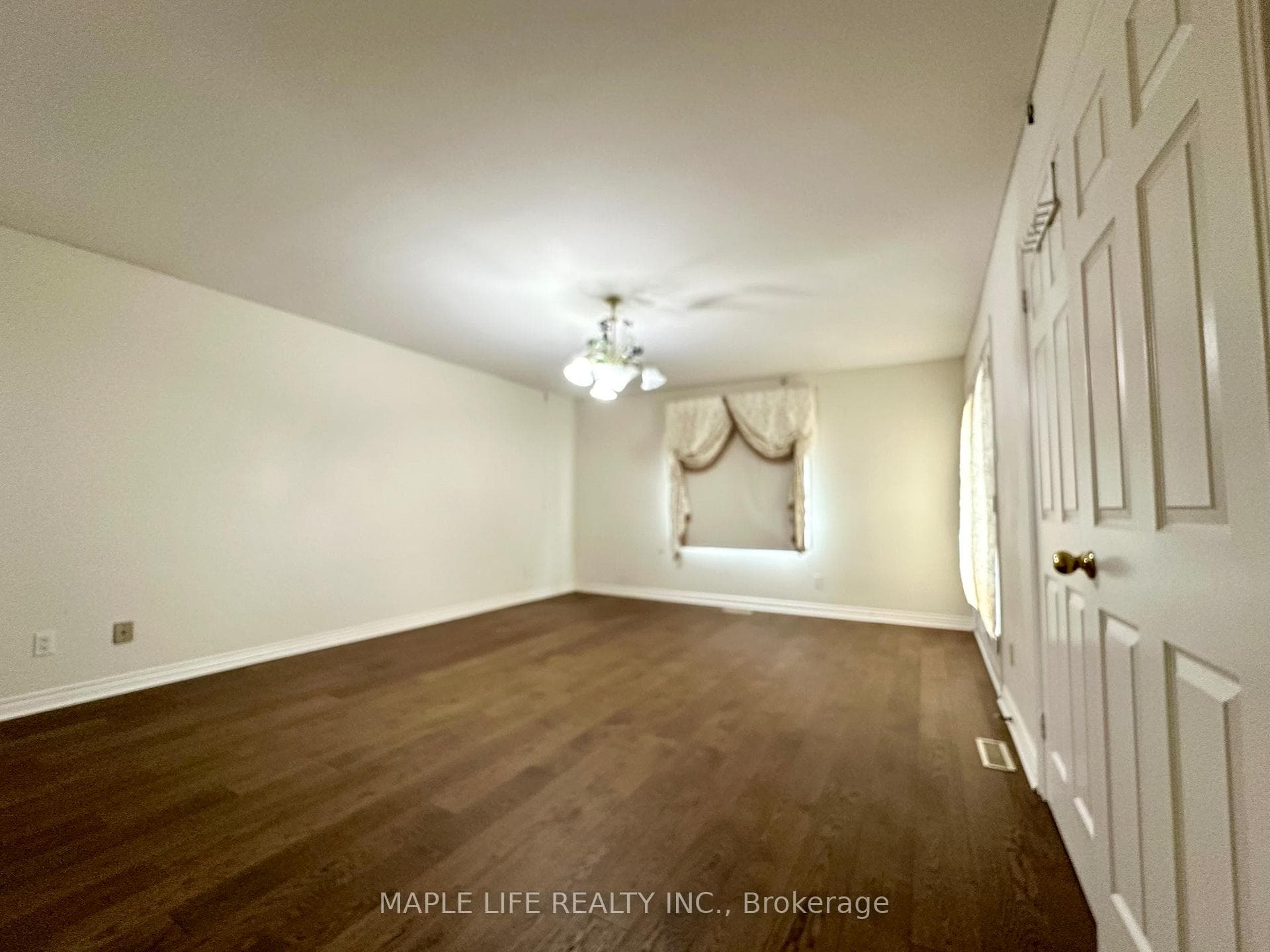 52 Prince Edward Boulevard photo 25