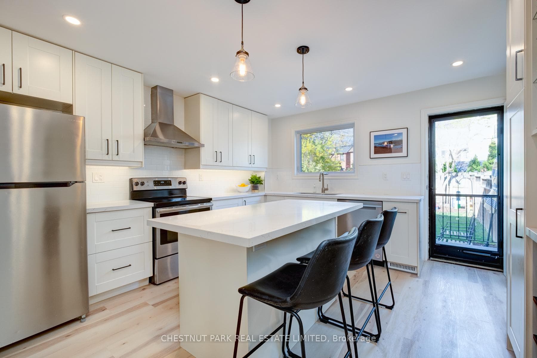 74 Earlsdale Avenue photo 9