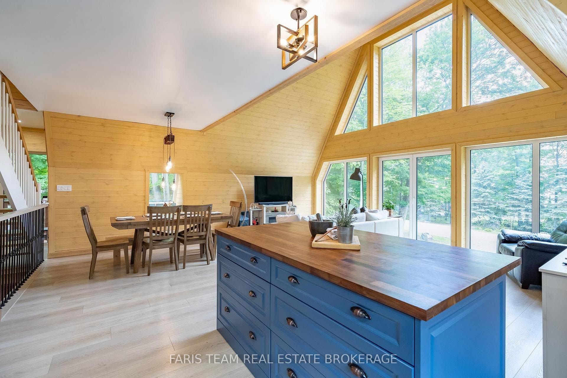 1490 Champlain Road photo 8