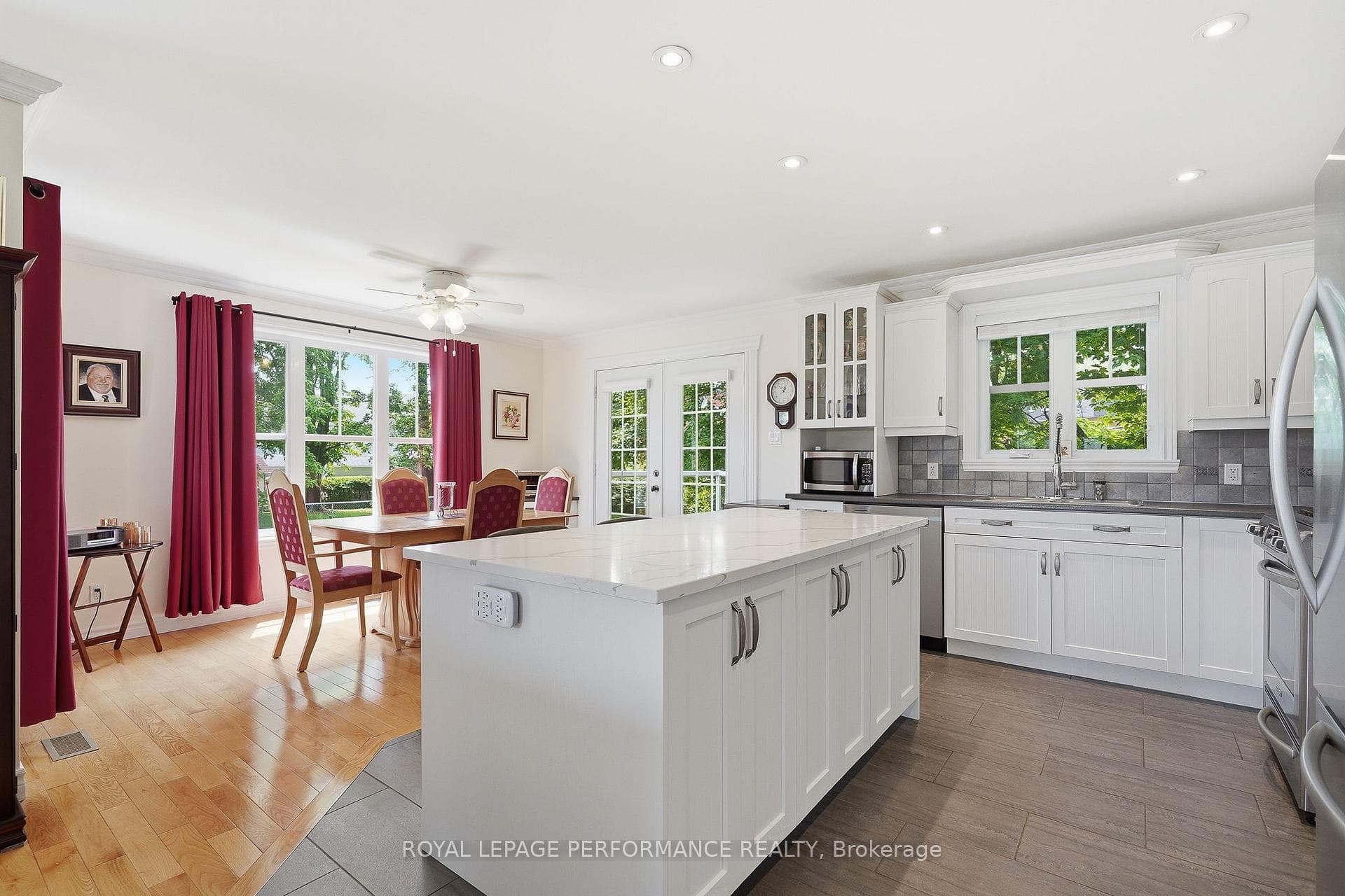 992 Ghislain Street photo 8