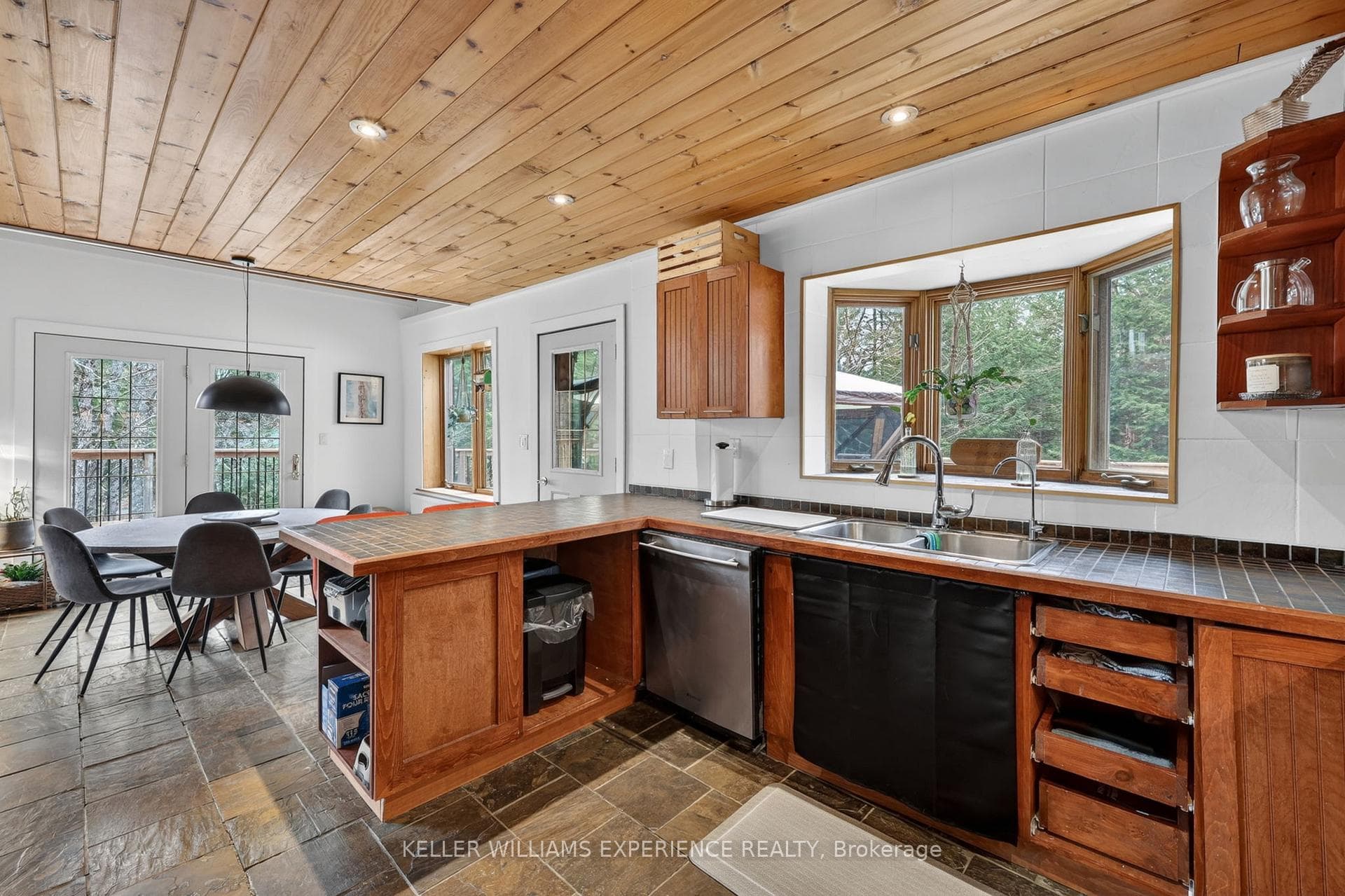 1115 Sherwood Forest Road photo 9