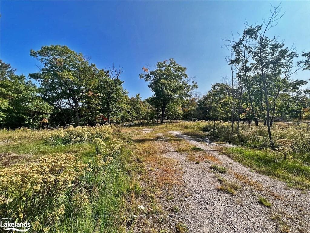 112 BAYVIEW Drive photo 4