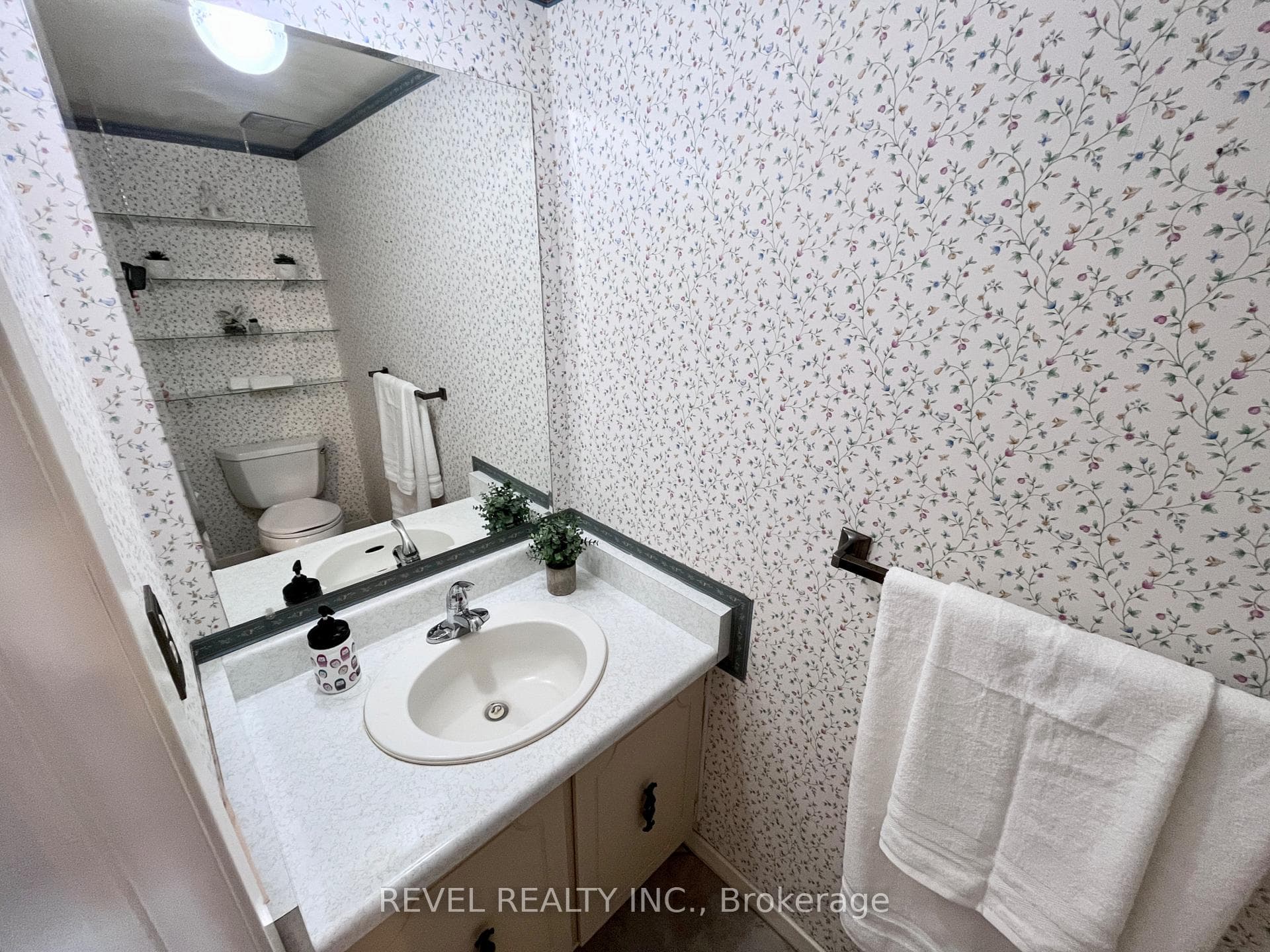 2 Pc Bathroom (main floor)
