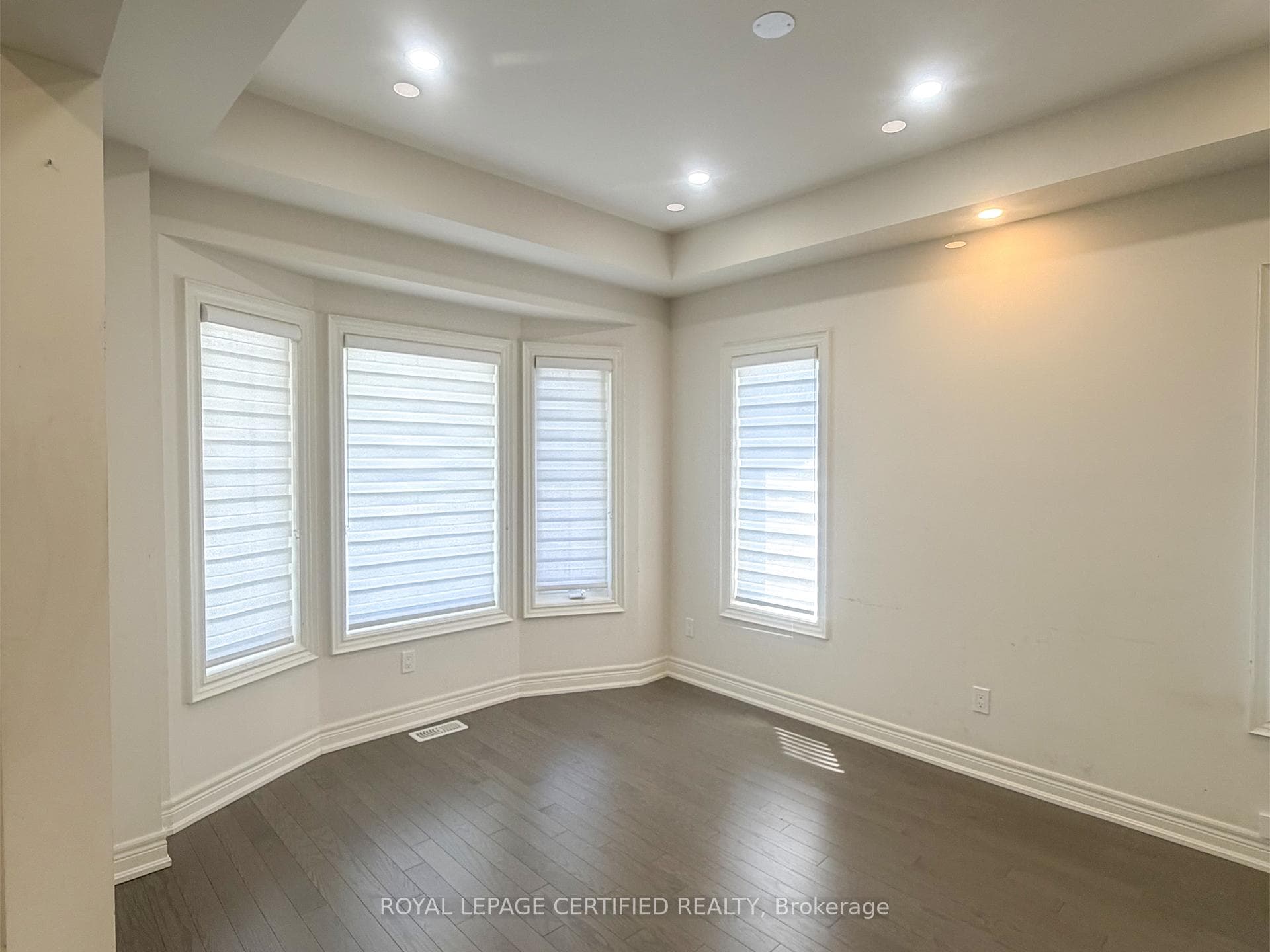 14 Overholt Drive photo 4