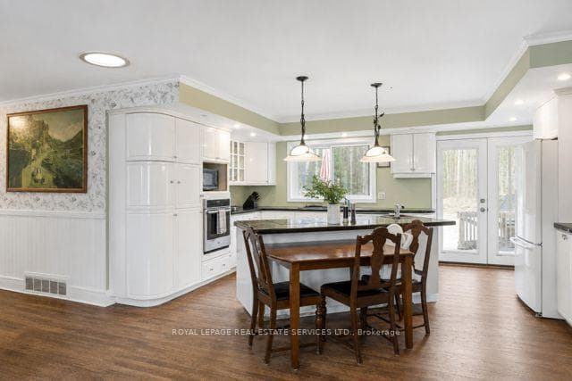 93 Ronald Avenue photo 9