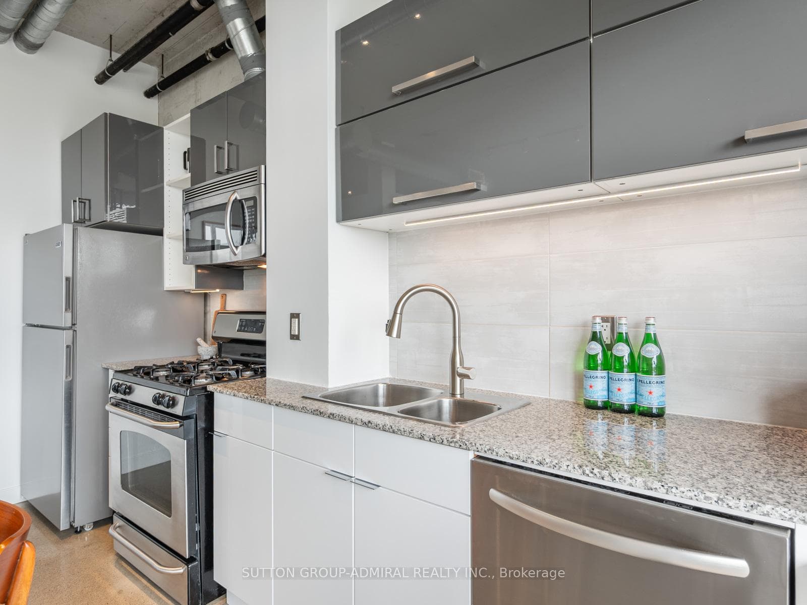 369 Sorauren Avenue Unit 307 photo 8